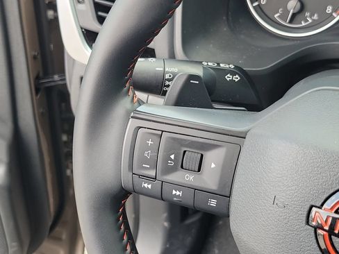Used 2025 Nissan Rogue SV AWD/4WD image 22