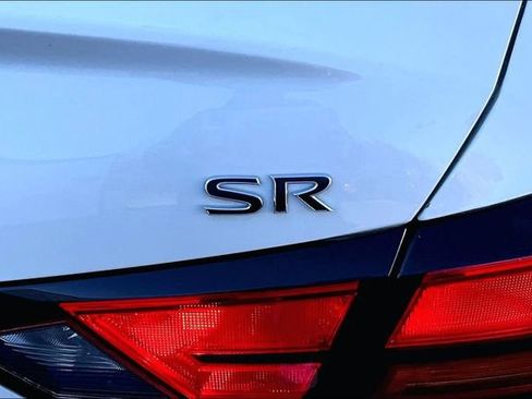 Used 2021 Nissan Altima 2.5 SR w/ SR Premium Package image 23