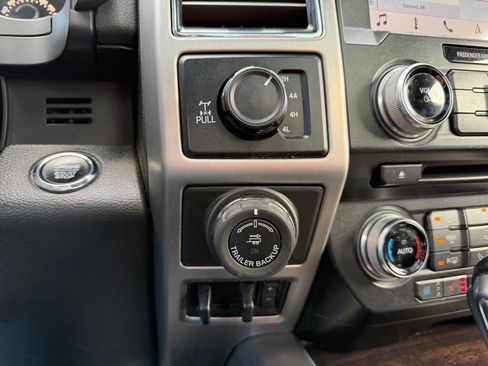 Used 2017 Ford F150 Platinum w/ Equipment Group 701A Luxury image 30