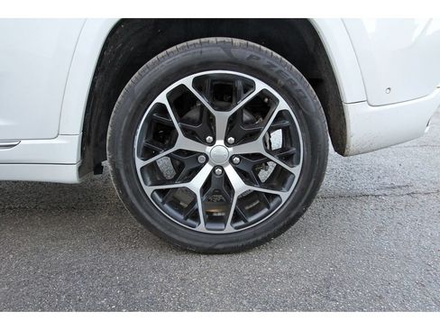 Used 2022 Jeep Grand Cherokee Summit AWD/4WD image 31