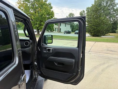 Used 2023 Jeep Wrangler Unlimited Sahara w/ Cold Weather Group AWD/4WD image 26