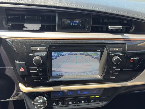 Used 2015 Toyota Corolla LE FWD image 19