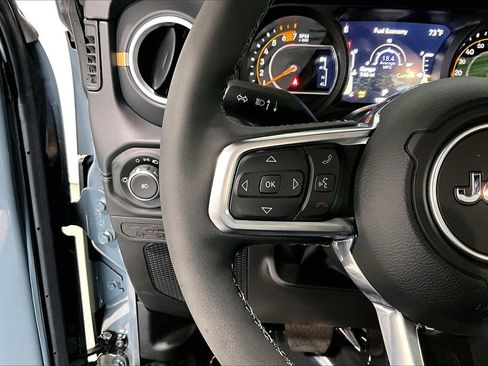 Used 2026 Jeep Wrangler Unlimited Sahara AWD/4WD image 21