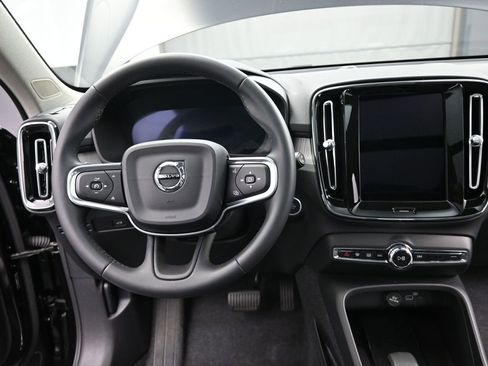 Certified 2025 Volvo XC40 B5 Core w/ Protection Package Premier image 9