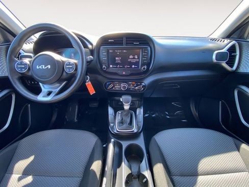 Used 2023 Kia Soul LX w/ LX Technology Package image 11
