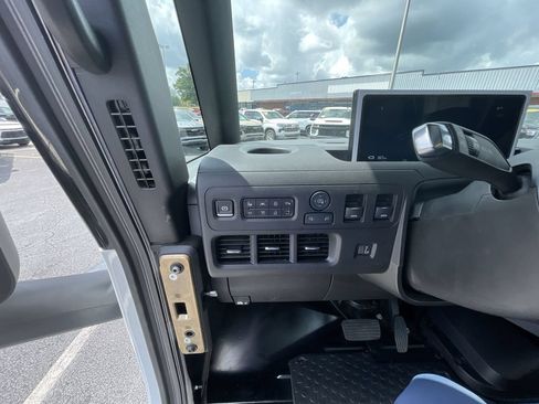 Used 2024 Chevrolet Brightdrop 600 w/ Commercial Equipment Package AWD/4WD image 18