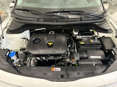 Used 2025 Kia Soul LX w/ LX Technology Package FWD image 33