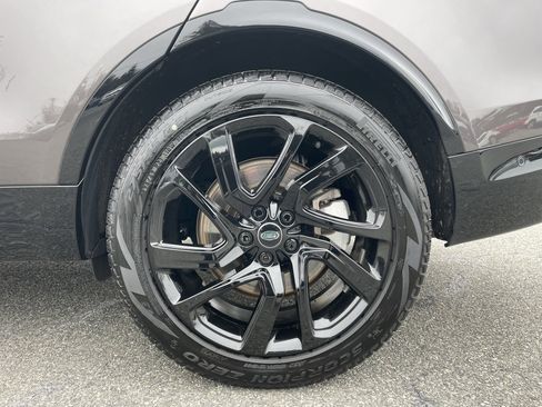 Certified 2024 Land Rover Discovery Dynamic SE image 10