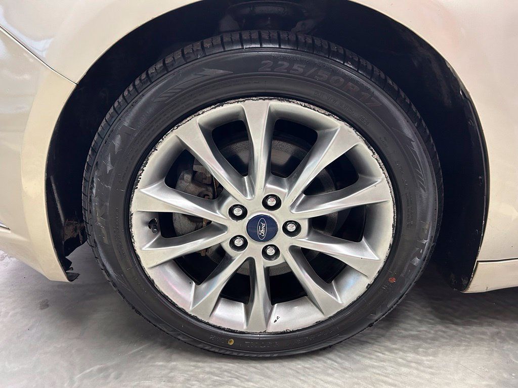 Used 2017 Ford Fusion SE FWD image 21
