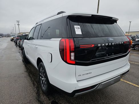 Used 2025 Ford Expedition Platinum image 6