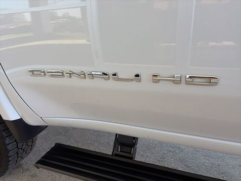 Used 2024 GMC Sierra 2500 Denali Ultimate AWD/4WD image 26