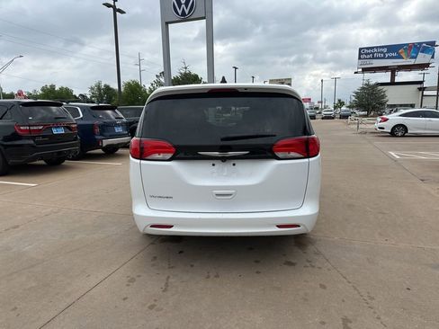 Used 2024 Chrysler Voyager LX image 6