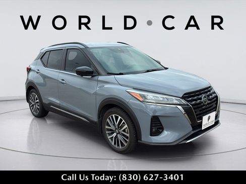Used 2021 Nissan Kicks SR w/ SR Premium Package FWD image 2