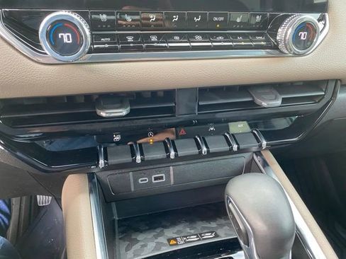 Used 2024 GMC Canyon Denali image 36