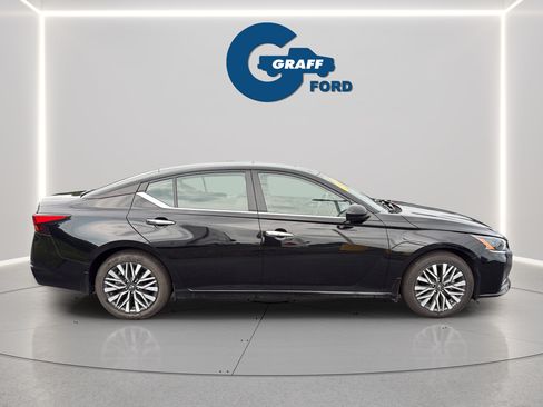 Used 2024 Nissan Altima 2.5 SV w/ SV Premium Package FWD image 5