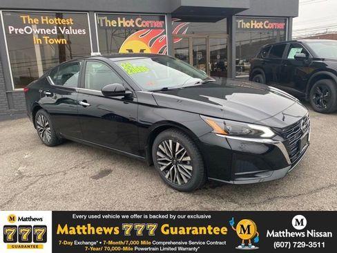 Certified 2024 Nissan Altima 2.5 SV w/ SV Premium Package AWD/4WD image 1