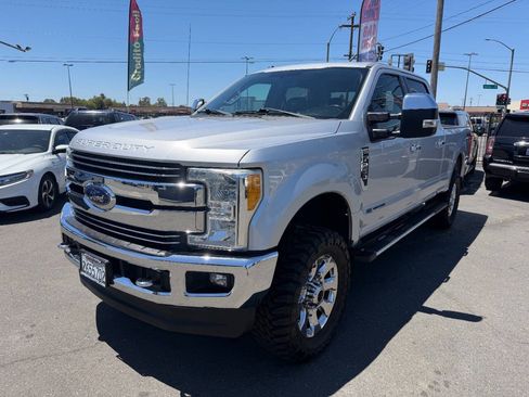 Used 2017 Ford F250 Lariat w/ Chrome Package AWD/4WD image 4