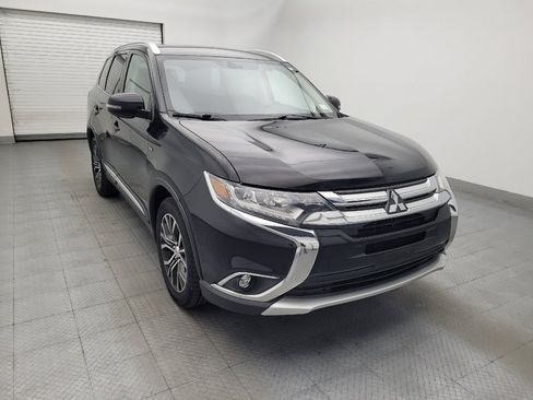 Used 2017 Mitsubishi Outlander GT AWD/4WD image 13