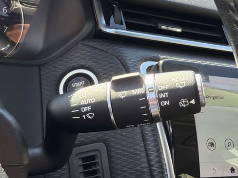 Used 2019 Land Rover Range Rover Velar S AWD/4WD image 27