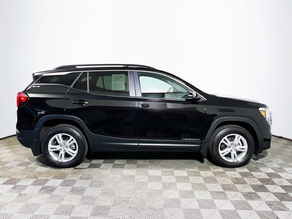 Used 2022 GMC Terrain SLE w/ Driver Convenience Package AWD/4WD image 8
