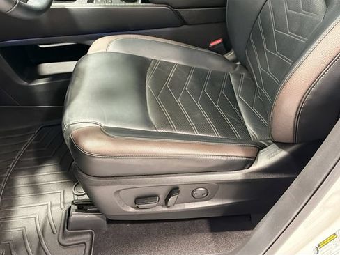 Used 2023 Nissan Pathfinder Platinum AWD/4WD image 18