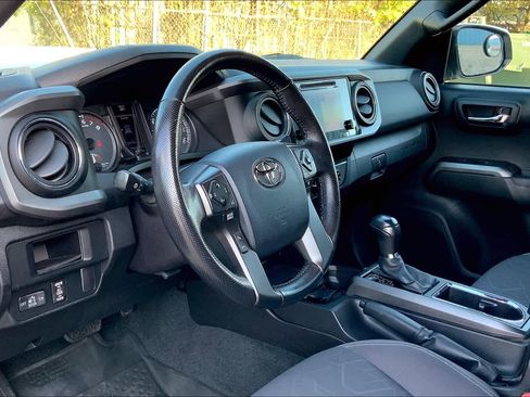 Used 2016 Toyota Tacoma TRD Sport w/ Towing Package image 17