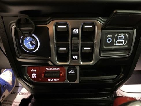 Used 2022 Jeep Gladiator Mojave w/ Cold Weather Group AWD/4WD image 34