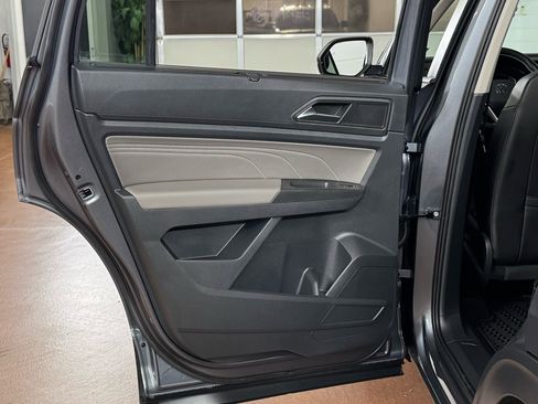 Used 2023 Volkswagen Atlas SE image 32