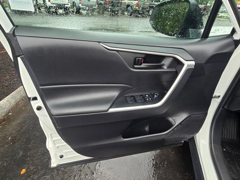 Used 2023 Toyota RAV4 LE AWD/4WD image 16