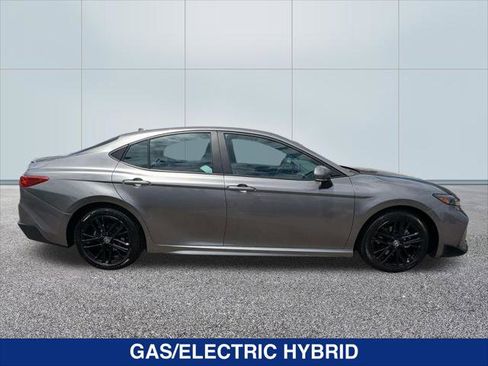 Used 2025 Toyota Camry SE FWD image 6