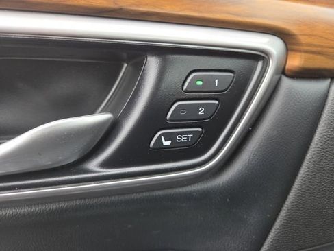 Used 2022 Honda CR-V Touring image 11