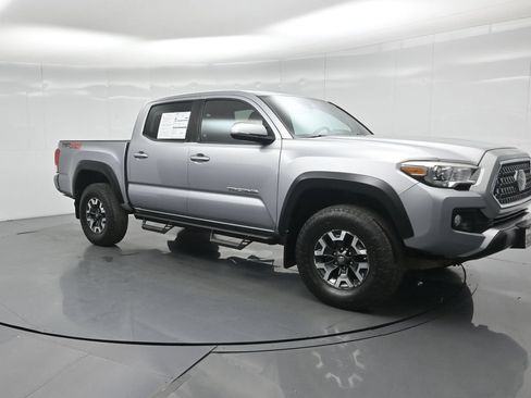 Used 2019 Toyota Tacoma TRD Off-Road w/ Technology Package AWD/4WD image 56