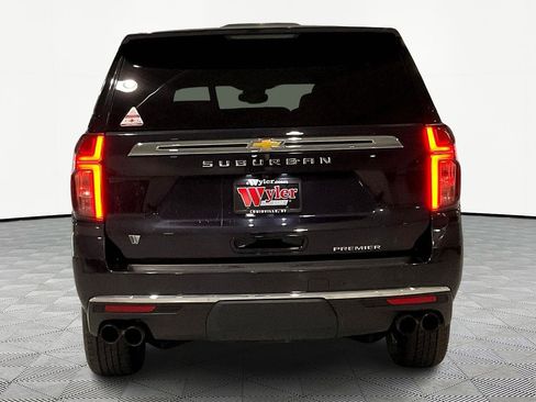Used 2023 Chevrolet Suburban Premier image 5