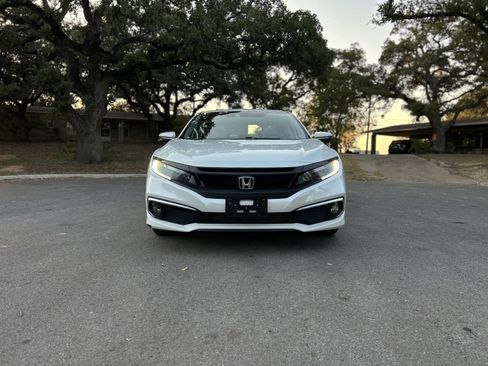 Used 2019 Honda Civic Touring image 2