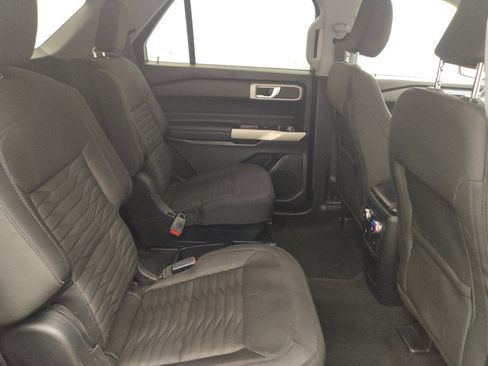 Used 2021 Ford Explorer XLT RWD image 19
