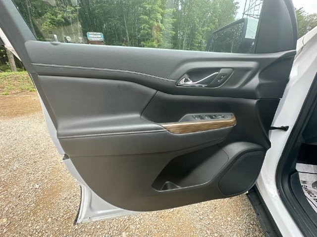 Used 2023 GMC Acadia SLE FWD image 26