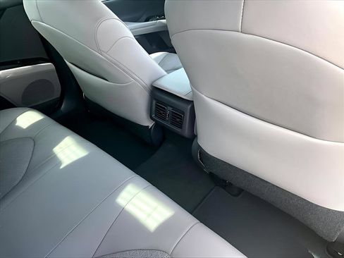 Used 2019 Toyota Camry XSE w/ Navigation Package image 19