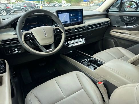 Used 2023 Lincoln Corsair AWD w/ Equipment Group 101A image 17