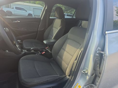 Used 2018 Chevrolet Cruze LT w/ Convenience Package FWD image 14