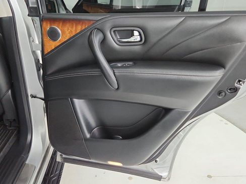 Used 2016 INFINITI QX80 4WD w/ Deluxe Technology Package image 31