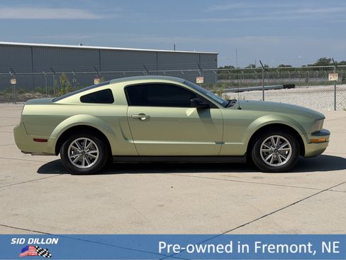 Used 2005 Ford Mustang Coupe RWD image 3