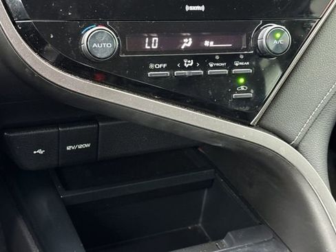 Certified 2020 Toyota Camry SE image 24