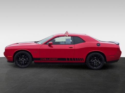Used 2016 Dodge Challenger R/T Plus image 7