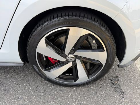 Used 2018 Volkswagen GTI SE image 12