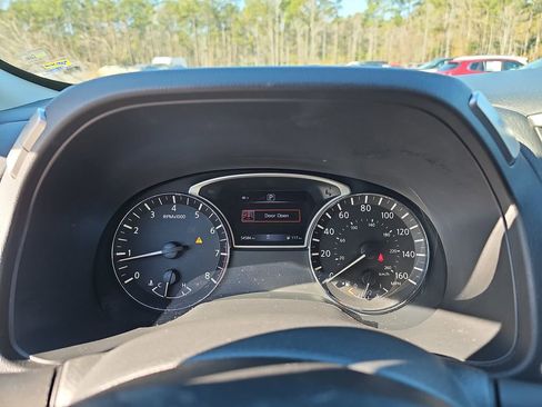 Used 2019 Nissan Pathfinder S image 23