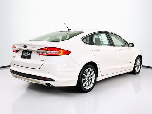 Used 2017 Ford Fusion Energi SE image 9