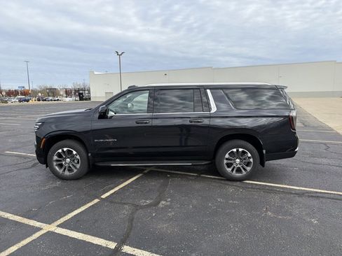New 2026 Chevrolet Suburban LT image 8