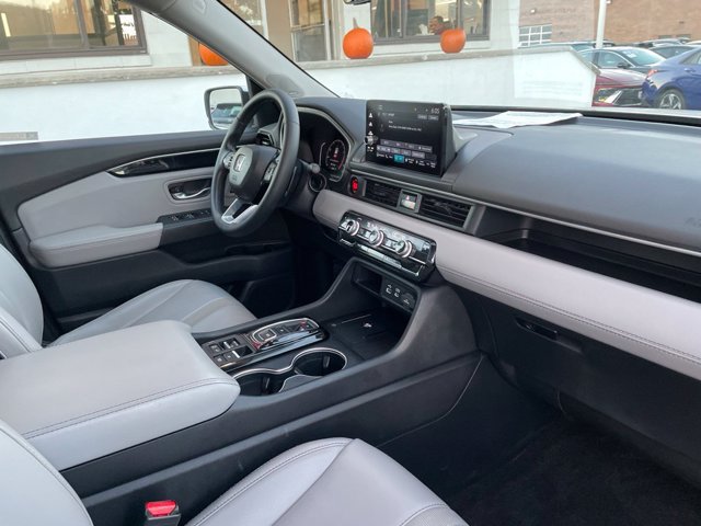 Used 2024 Honda Pilot Touring image 7