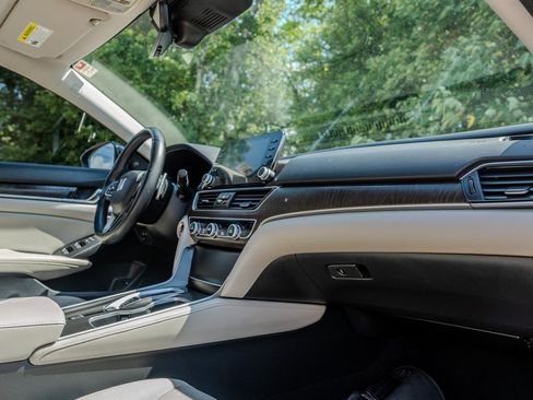Used 2018 Honda Accord Touring image 33