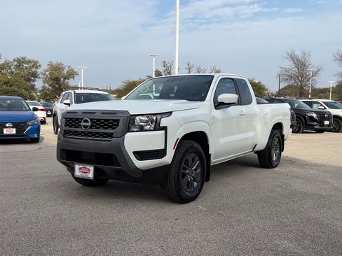 Used 2025 Nissan Frontier SV image 7